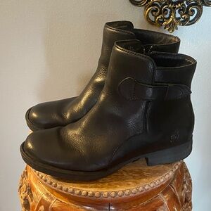🖤Born  Black Leather Ankle Boots size:7.5🖤